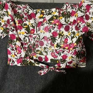 Floral cropped shirt. Back out very cute. Size 12 brand new with tags